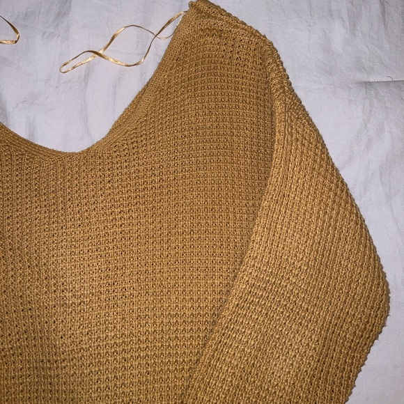 Super cute knot sweater - Picture 5 of 15
